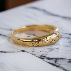 NEW 18k Gold Plated flower ring